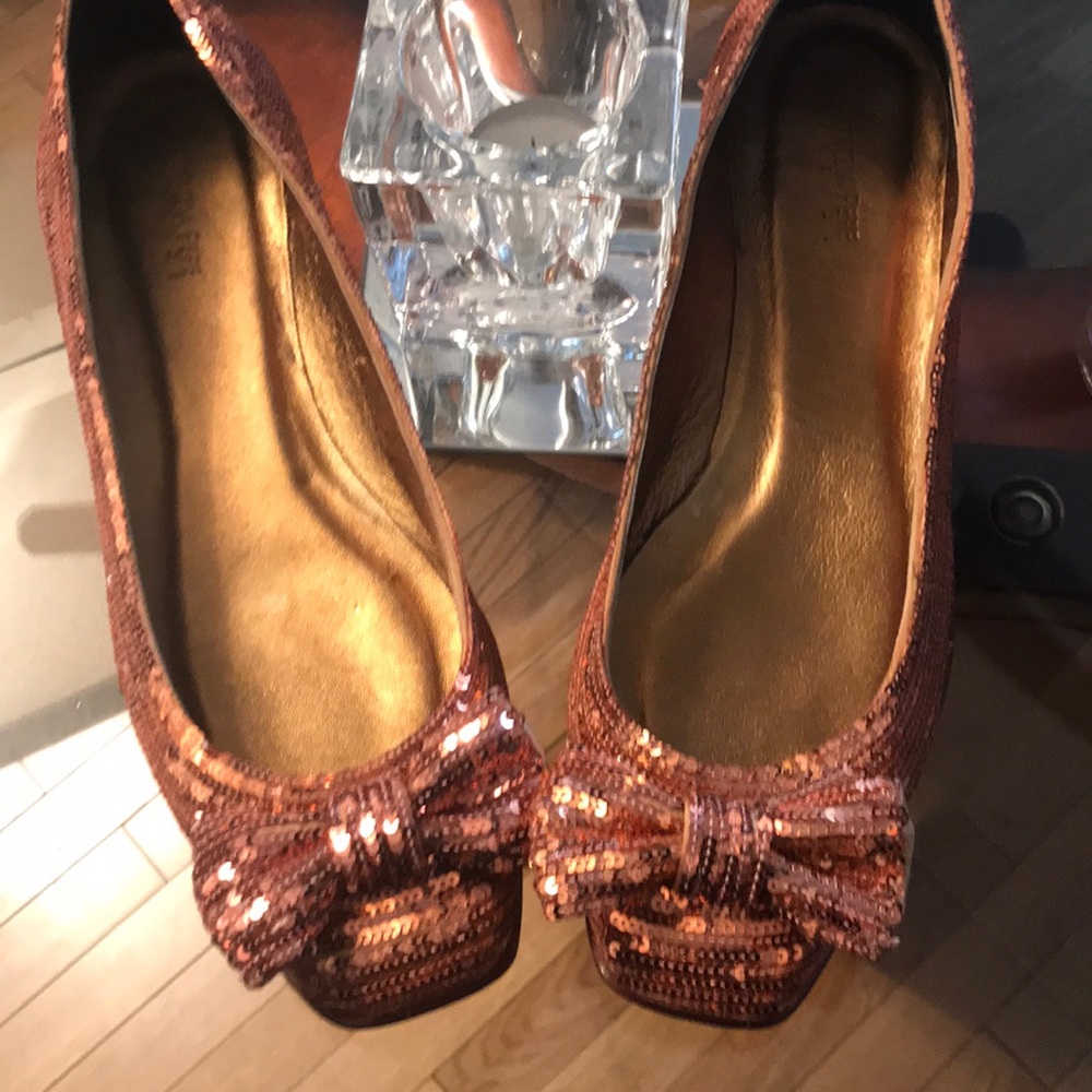 Flat shoes